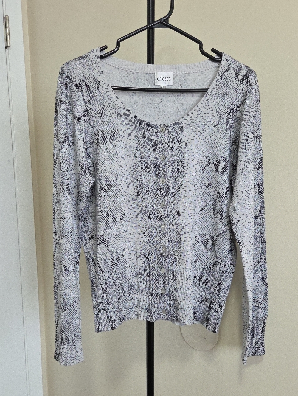 cleo Women's Snake-Print Long Sleeve Top in Light Gray